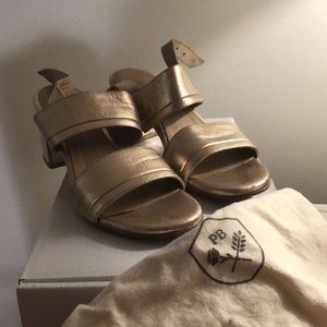 Poppy Barley Champagne Slingback Sandals. Size 8.